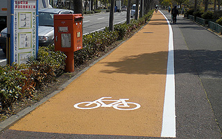 ストリートプリント（再加熱式型押しアスファルト舗装）@兵庫県神戸市 自転車レーン