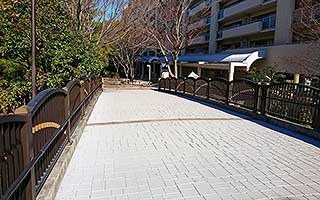 ストリートプリント（再加熱式型押しアスファルト舗装）@兵庫県神戸市　歩道橋